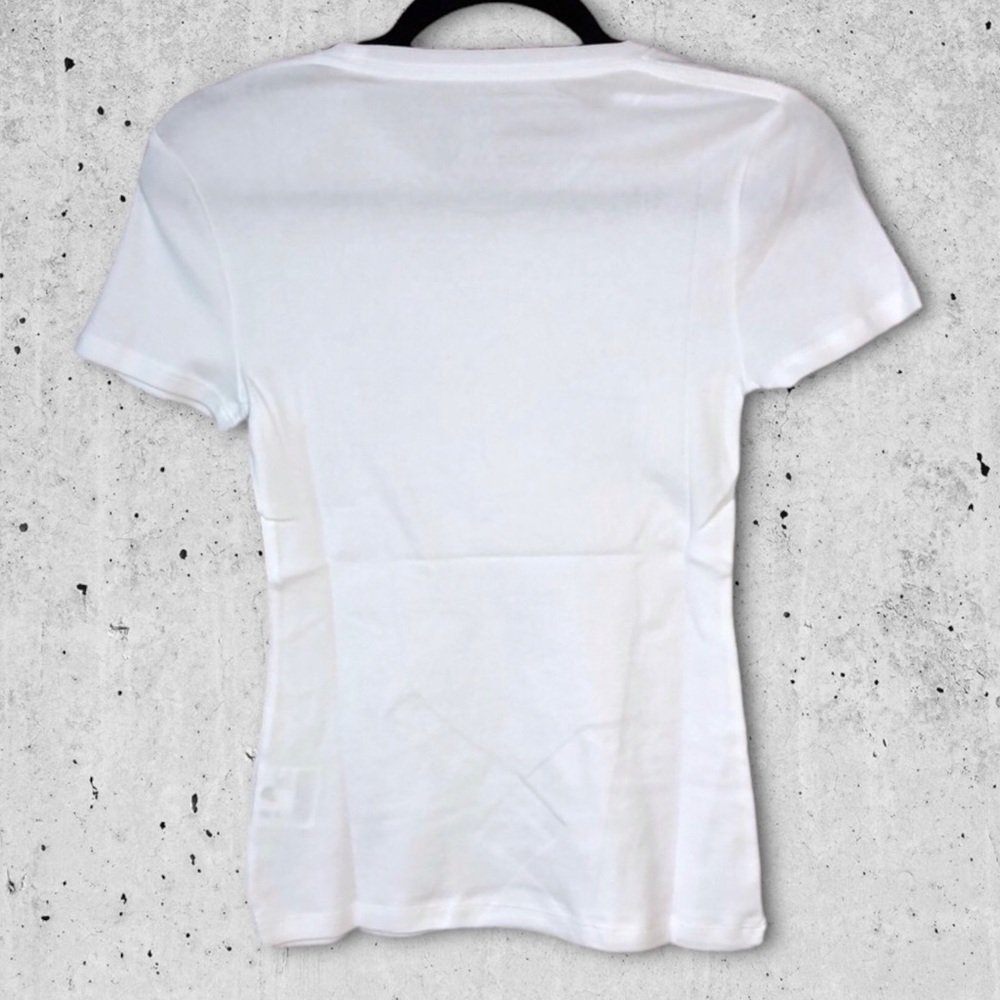 Old Navy • basic t-shirt - Picture 2 of 5